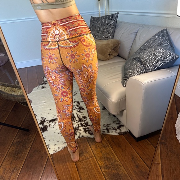 NIYAMA SOL - Beautiful Orange Paisley print legging - Picture 2 of 2